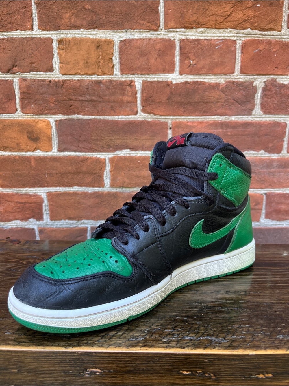 Nike Air Jordan 1 Retro High OG Pine Green 2.0